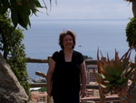 Oui, c'est moi est vrai, Karen at Monaco standing in a very windy spot.