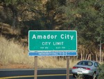 At Amador City (not as big as you think, look at the population size...) we talked to a very nice man at the local museum. He told us about Amador once having 5000 people, and the up the road there is a gold mine that gives tours, photos follow.