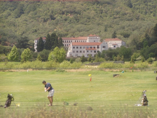 Strangely enough there is at least one Gold course in the Napa Valley, it's where all the vintners catch some R&R while the wine is 'maturing'...!