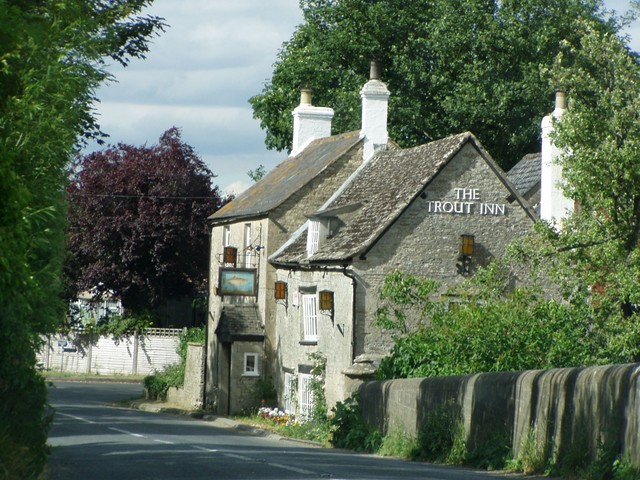 Lechlade - The Trout Inn.  Nowhere near Minster Lovell I might add, got this photo as we know of a pub in NZ called the Trout.