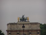 In between the Louvre and the Tuilieres Gardens is this very ornate mini sized monument (mini compared with the Arc de Triomphe anyway!) topped with someone driving a chariot and saying cheers.  you might say this was the original drink-driving offence, not a new thing at all!